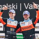 Die Sieger Valentino Catalano (links) und Robin Rogalski (rechts) lassen sich feiern